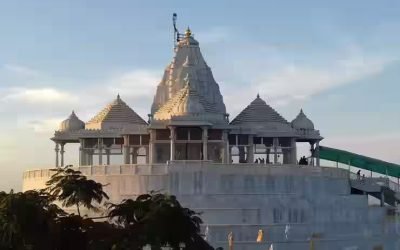 ashtapad-jain-tirth-hatpiplia-ratlam-jain-temples-8eos8fkejn